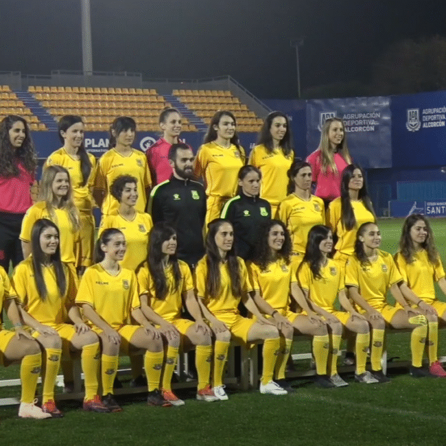 Estefania Lopez - Junto a su plantilla - Alcorcón